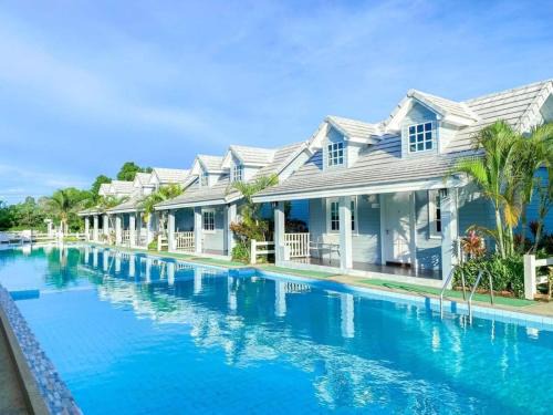 Phetchaburi House | Relax at The Memory Resort: Family-Friendly with Pool Access