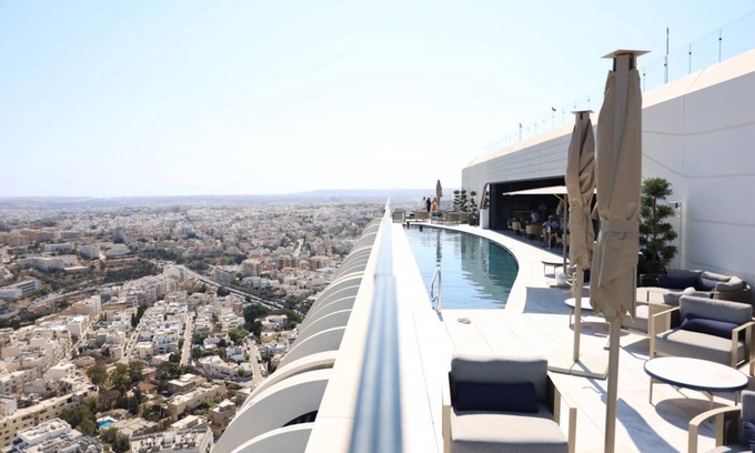 Paceville Apartment | The Mercury Suite with pool