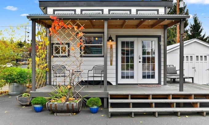 Kerns Hotel | Discover The Merlot: Unique Tiny Home with Vineyard Charm