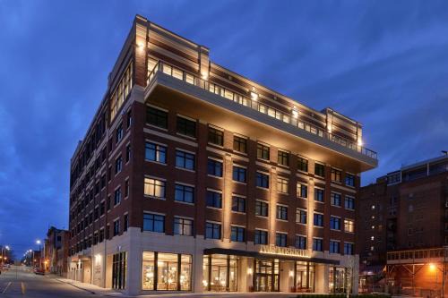 Muscatine Hotel | Discover The Merrill Hotel & Conference Center, Muscatine