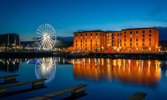 Birkenhead Apartment | Explore The Mersey Apartment @ Liver House - Pet Friendly Stay