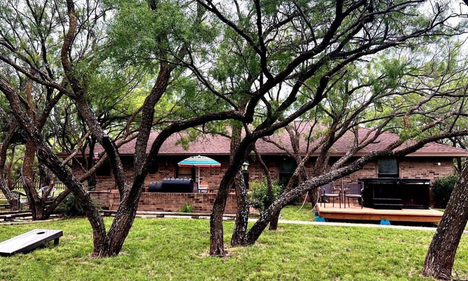 Potosi House | Mesquite Retreat: Romantic Getaway with Hot Tub & Ocean View
