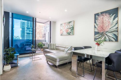Melbourne Central Business District Apartment | The Metropolitan Escape - Pool, Gym, Sauna