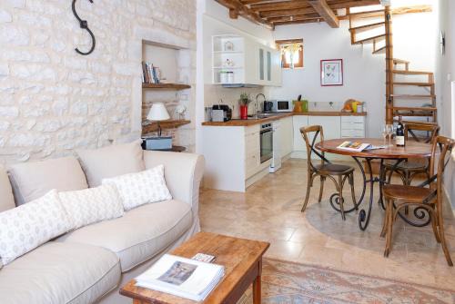 Puligny-Montrachet Apartment | Discover The Mews: Rated 8.5/10 for Memorable Stays