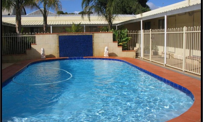 Kalgoorlie House | Relax at The Meyers House: Oceanfront Family Accommodation