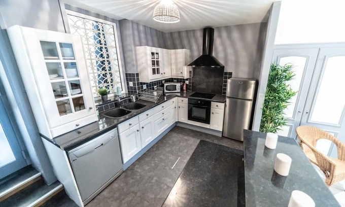 Oullins Apartment | Cozy Le MIAMI: Family-Friendly Stay in Oullins, Lyon