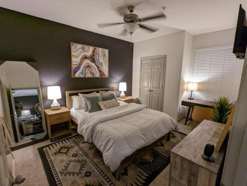 Nassau Bay Apartment | The Mid-Century Modern