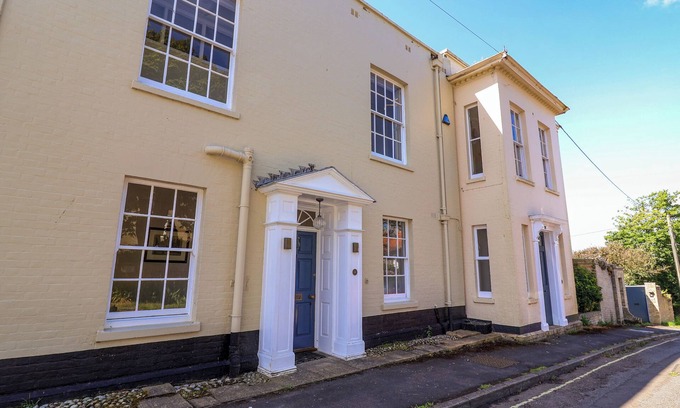 Southwold Cottage | Discover The Middle House: Pet-Friendly Oceanfront Retreat