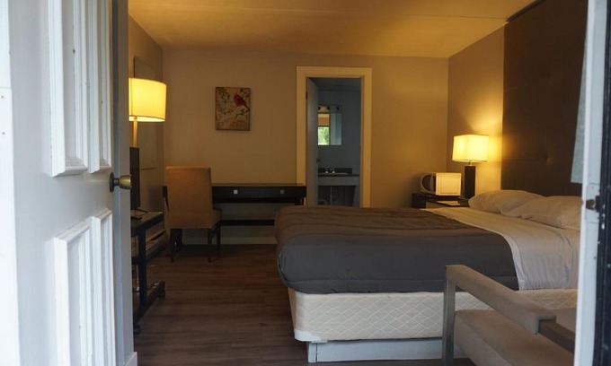 Boston Bar Hotel | Discover The Mighty Fraser Motel: Pet-Friendly Retreat