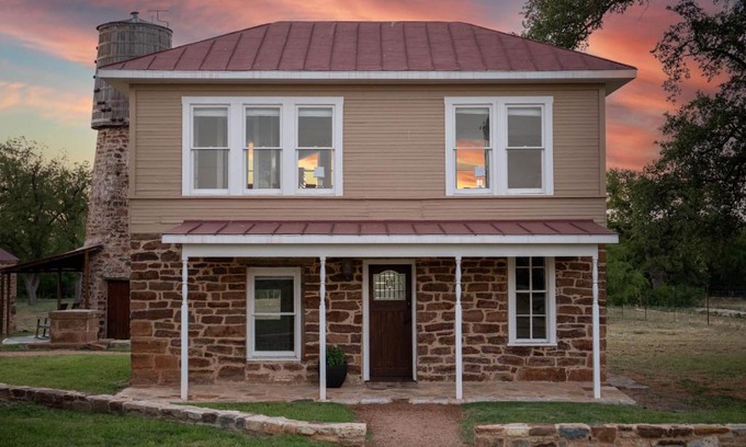 Mason House | Explore Family-Friendly Comfort at The Mildred Guest Haus