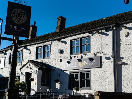 Ripponden Hotel | Inviting Stay at The Lion Pub & Grill - Pet Friendly Retreat