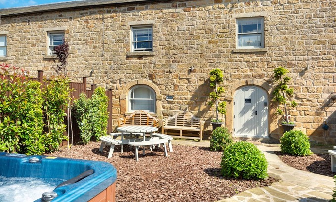 Alfreton House | Unforgettable Stay at The Milking Parlour Grande - 9 Bedrooms