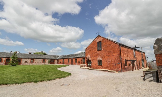 Alberbury House | Family-Friendly Retreat at The Mill House in Alberbury
