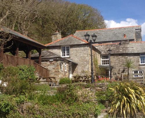 Treknow Hotel | Welcoming Mill House: Pet-Friendly Stay with Restaurant
