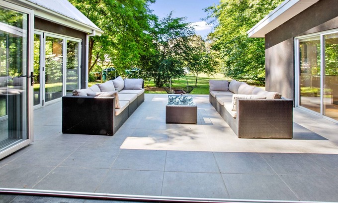 Porepunkah House | Serene Getaway at The Millbend House by Ovens River