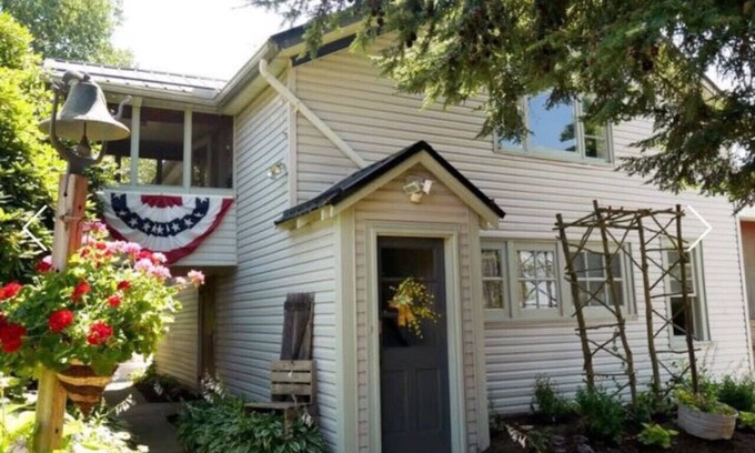 Millersburg House | Experience The Miller Carriage House: Historic Comfort Awaits