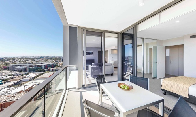 Milton Apartment | Experience The Milton Brisbane: Top-Rated 4-Star Retreat