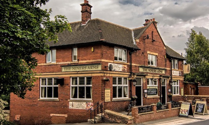 Morley Hotel | Pet-Friendly Getaway at The Miners Arms with Breakfast Included