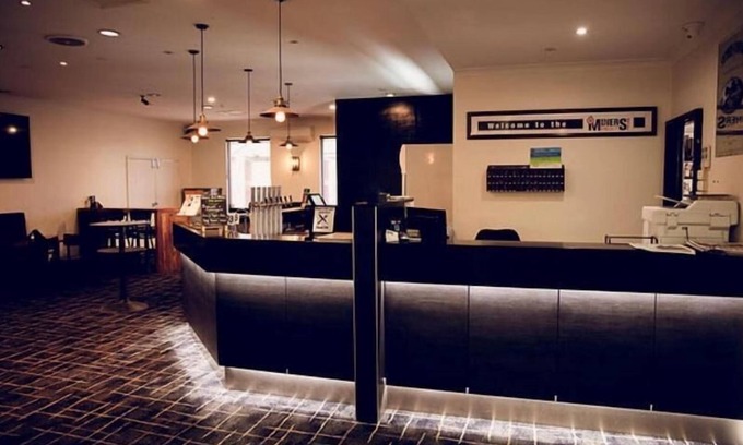 Somerville Hotel | Comfortable Stay at The Miners Rest Motel with Pool & Breakfast