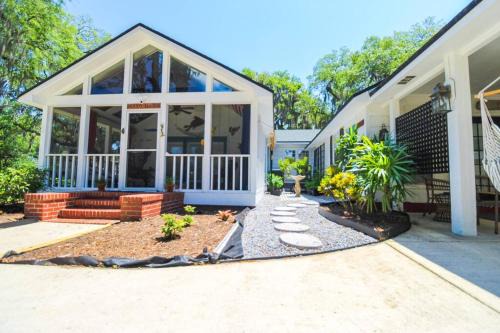 St. Augustine House | Cozy Mini Moody: Renovated Home Near Beach & Downtown