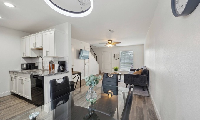 South Arlington Apartment | The Mirage 253 I Spacious 2 Bed 1.5 Bath