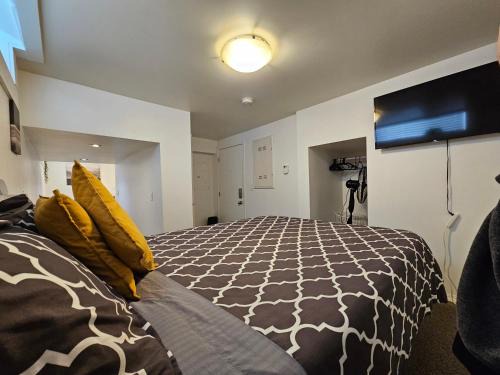 Moose Jaw Apartment | Stylish MJ Tunnel Suite with WiFi and Parking Access