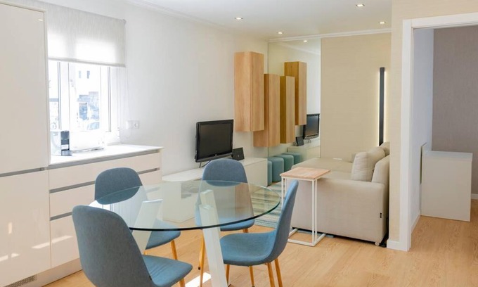 Batalha Apartment | Guest Rated 9.6: The Modern 1385 Apartment for Families