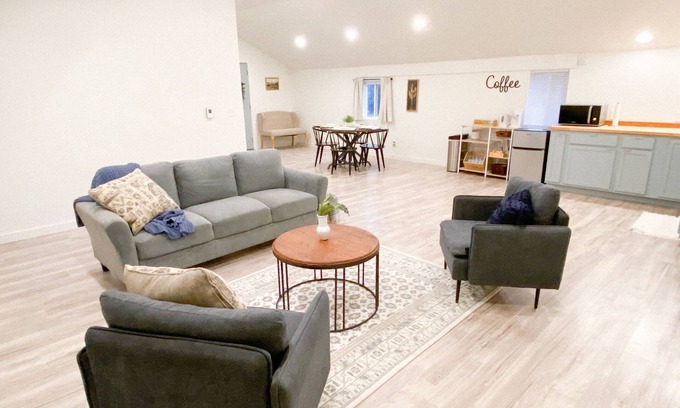 Lake Stevens Cottage | Experience The Modern Cottage in Scenic Lake Stevens