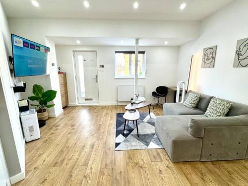 Warley Apartment | Modern Smart Home: Exceptional Stay for Families