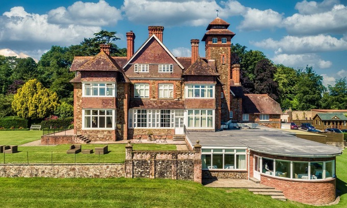Chittlehamholt Cottage | Cozy Mole Resort: Perfect Getaway for 4 with Pool & Spa