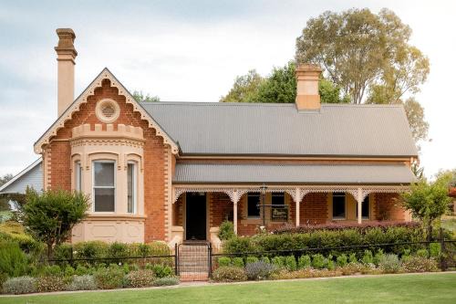 Tumut House | Experience The Monarch Tumut: Valley Retreat with Hot Tub
