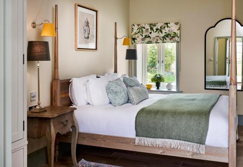 New Forest District Hotel | Discover The Montagu Arms: Pet-Friendly & Family Welcoming