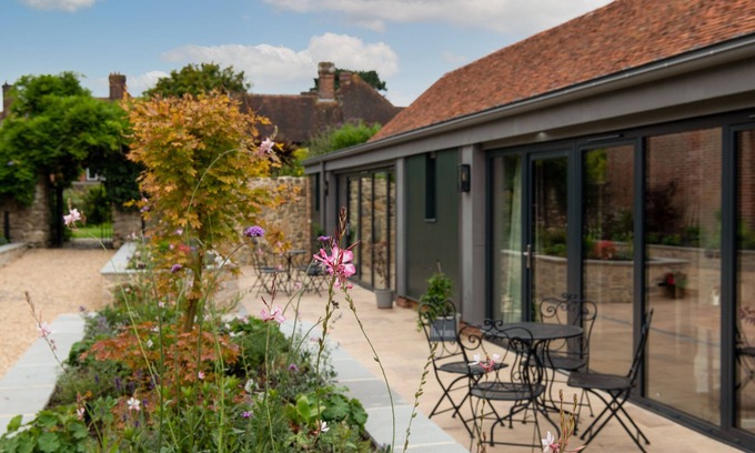 New Forest District Hotel | Discover The Montagu Arms Hotel: 4-Star Retreat with Dining
