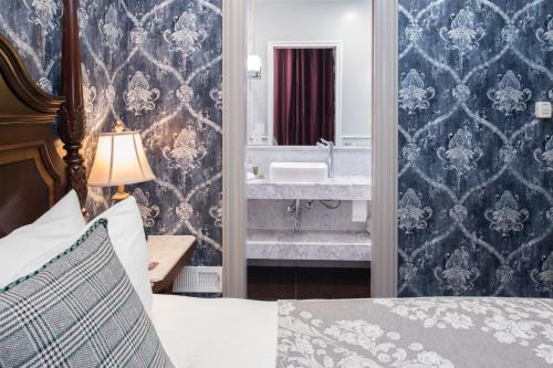 Lower Pacific Heights Bed & Breakfast | Exceptional Monte Cristo Bed and Breakfast with Delightful Breakfast