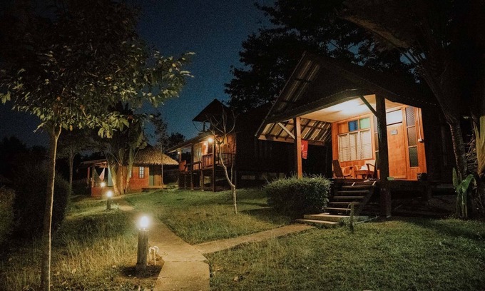 Pai Hotel | Discover The Moon at Pai: Family-Friendly with Dining