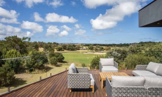 Fingal House | Elegant Moonah Residence with 6 Bedrooms and Scenic Views