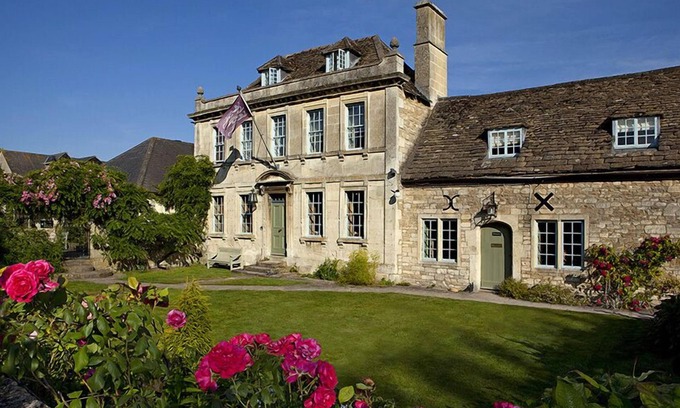 Trowle Common Hotel | Discover The Moonraker Hotel: Top-Rated with Family Amenities