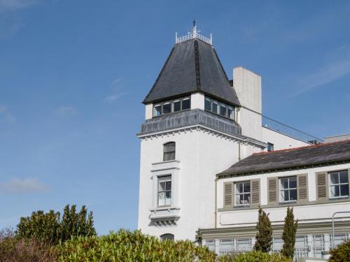 Deganwy Apartment | Family-Friendly Stay at The Moorings with 9.2/10 Rating