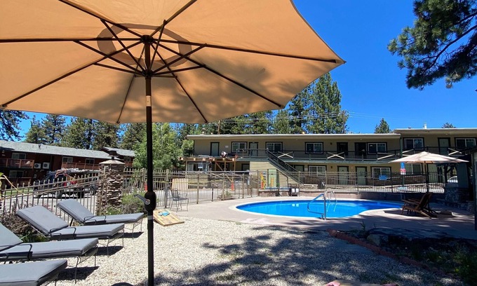 Lakeside Park Cabin | Experience Comfort at The Moose and Maple Lodge