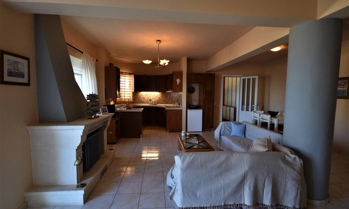 Sitia Apartment | Experience Breathtaking Sunsets in Family-Friendly Retreat