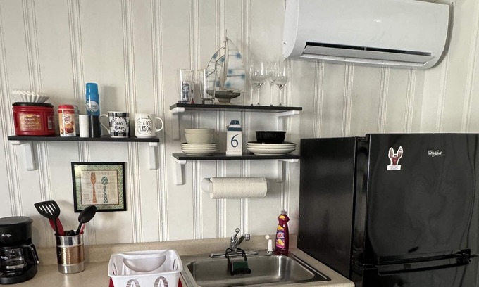 Hampton Apartment | Beachfront Motel: Pet-Friendly with Top Surfing & Amenities
