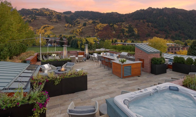Downtown House | Downtown Penthouse with Rooftop Hot Tub and Pool Access