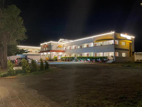 Tenkasi Hotel | Inviting Mount View Castle Hotels & Resorts for Your Stay