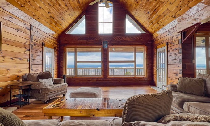 Heber Springs Cabin | Experience The Mountain Crest Cabin with Pool & Spa Access