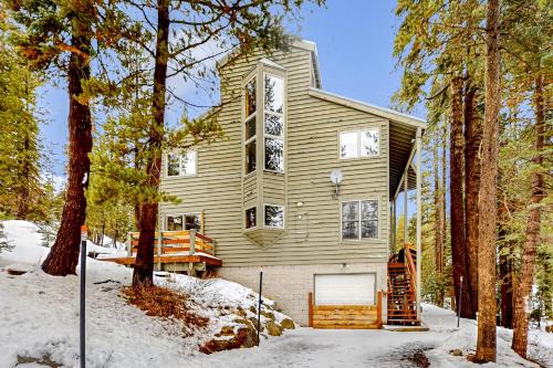 Serene Lakes House | Experience The Mountain House: Perfect for Families & Pets