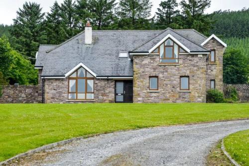 Ninemilehouse House | Mountain Lodge Slievenamon: 4 Bedroom Family Retreat