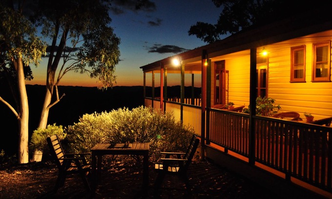 Buckaroo House | Elegant Stay at The Mudgee Homestead Guesthouse with Pool
