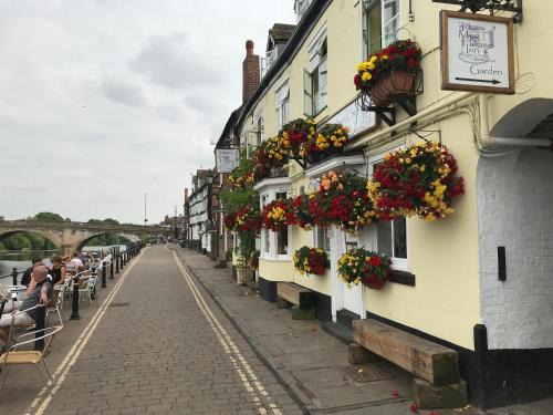 Bewdley Hotel | Discover The Mug House Inn: Pet-Friendly & Family-Oriented