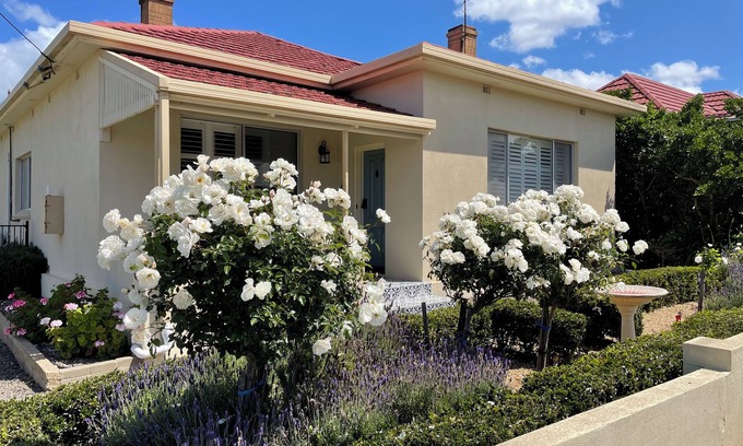 Kingscote House | Experience The Mulberry Tree - Kingscote with Ocean Views