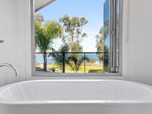 Mulwala House | Family-Friendly Getaway at The Mulwala Townhouse